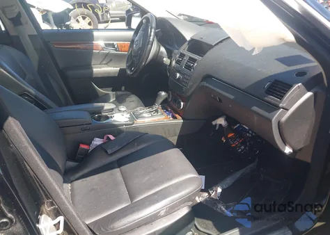 2011 Mercedes-Benz C 300 Luxury 4Matic/Sport 4Matic z USA, uszkodzony, nr VIN WDDGF8BB0BR166744